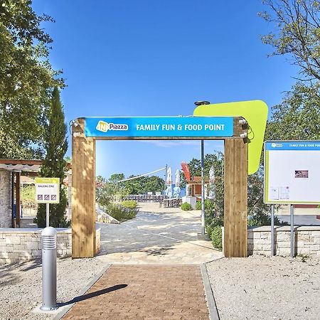 Happy Camp Mobile Homes In Camping Park Umag Karigador Exterior photo