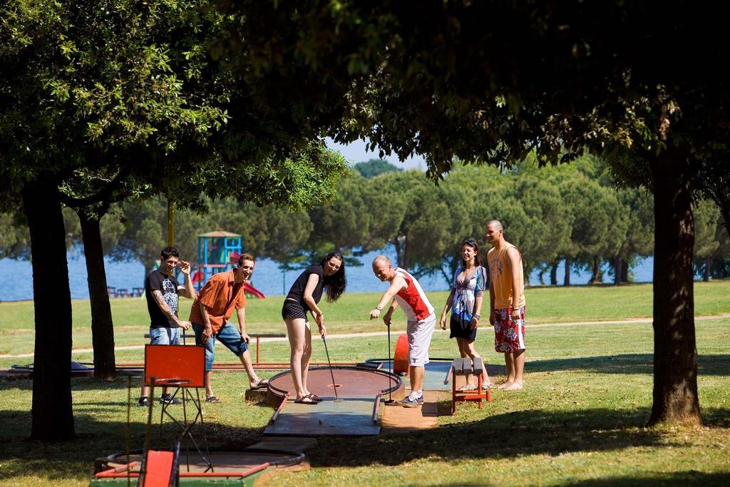 Happy Camp Mobile Homes In Camping Park Umag Karigador Exterior photo